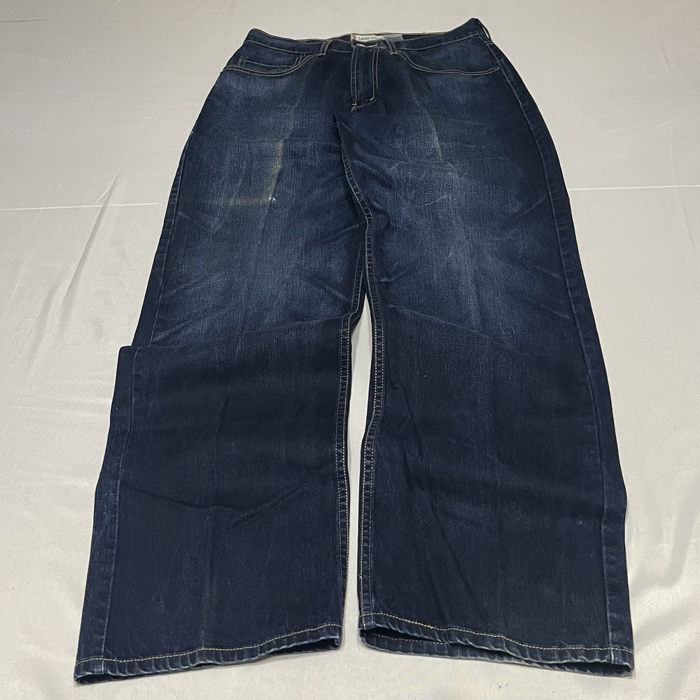 Vintage Levi's 559 Relaxed Straight Jeans Size 32x34 Fits (31x33) Dark Wash Y2K